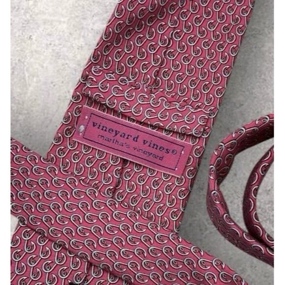 VINEYARD VINES Silk Tie USA Pink Fish Hook W:3.4" EUC - Picture 2 of 6